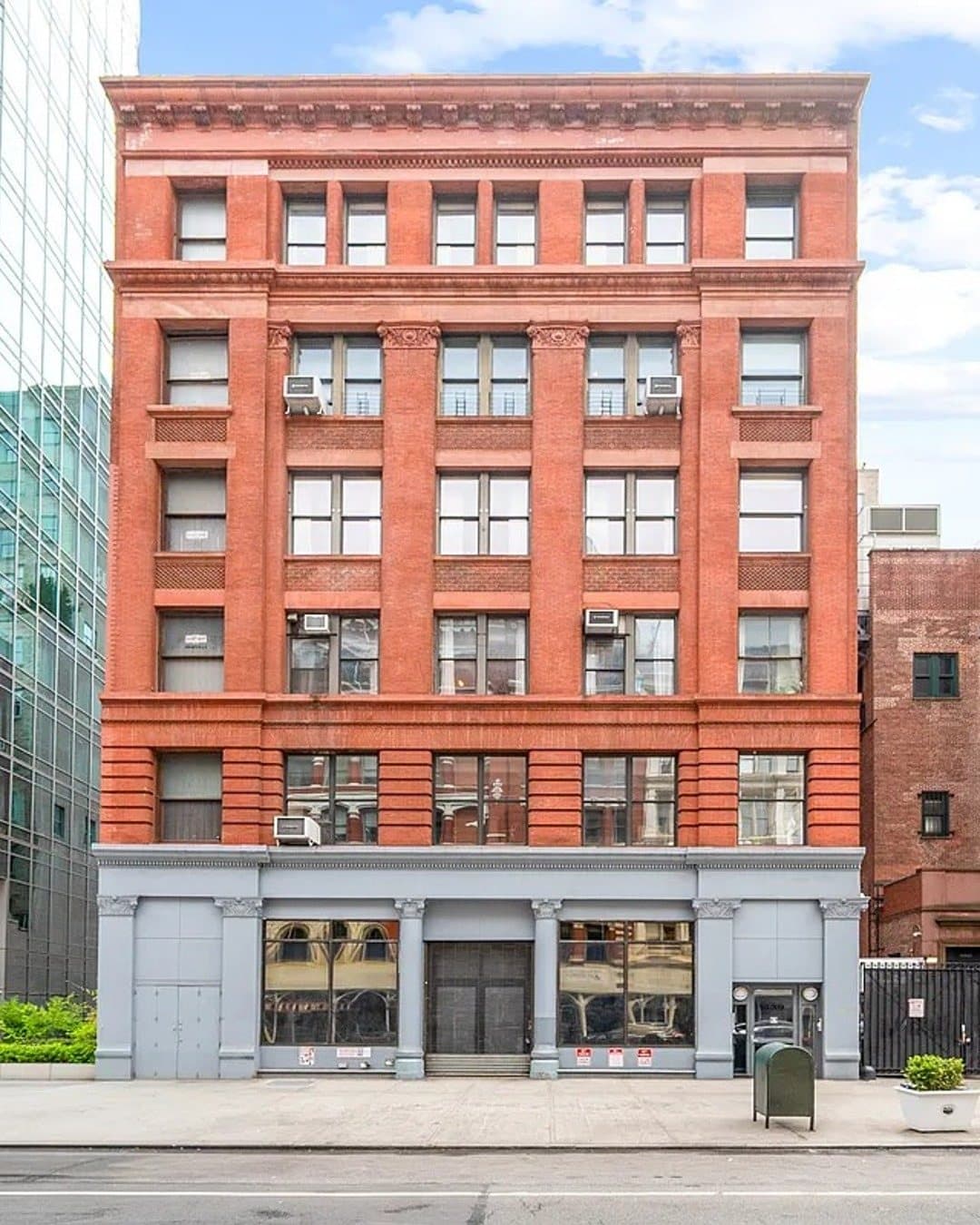 439 Lafayette Street #3